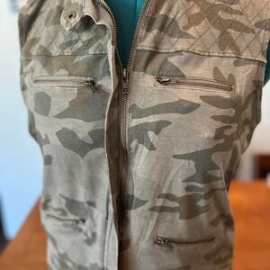 Junior XL camo vest